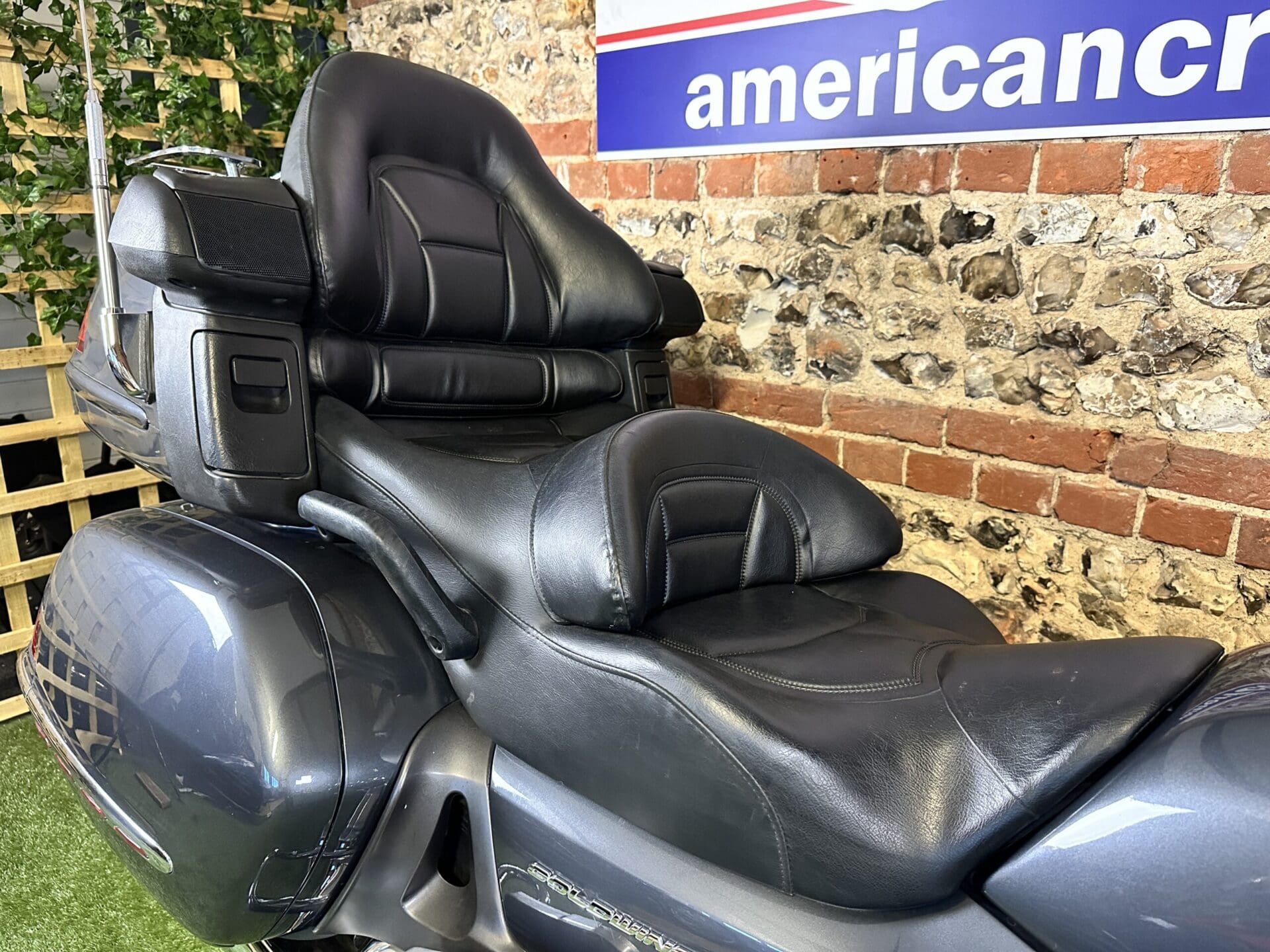 Ultimate seats goldwing deals